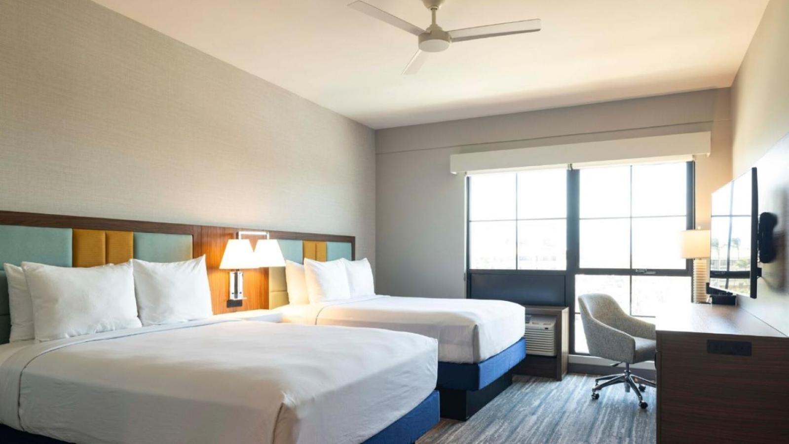 Hampton Inn & Suites Maui North Shore Кахулуи Экстерьер фото