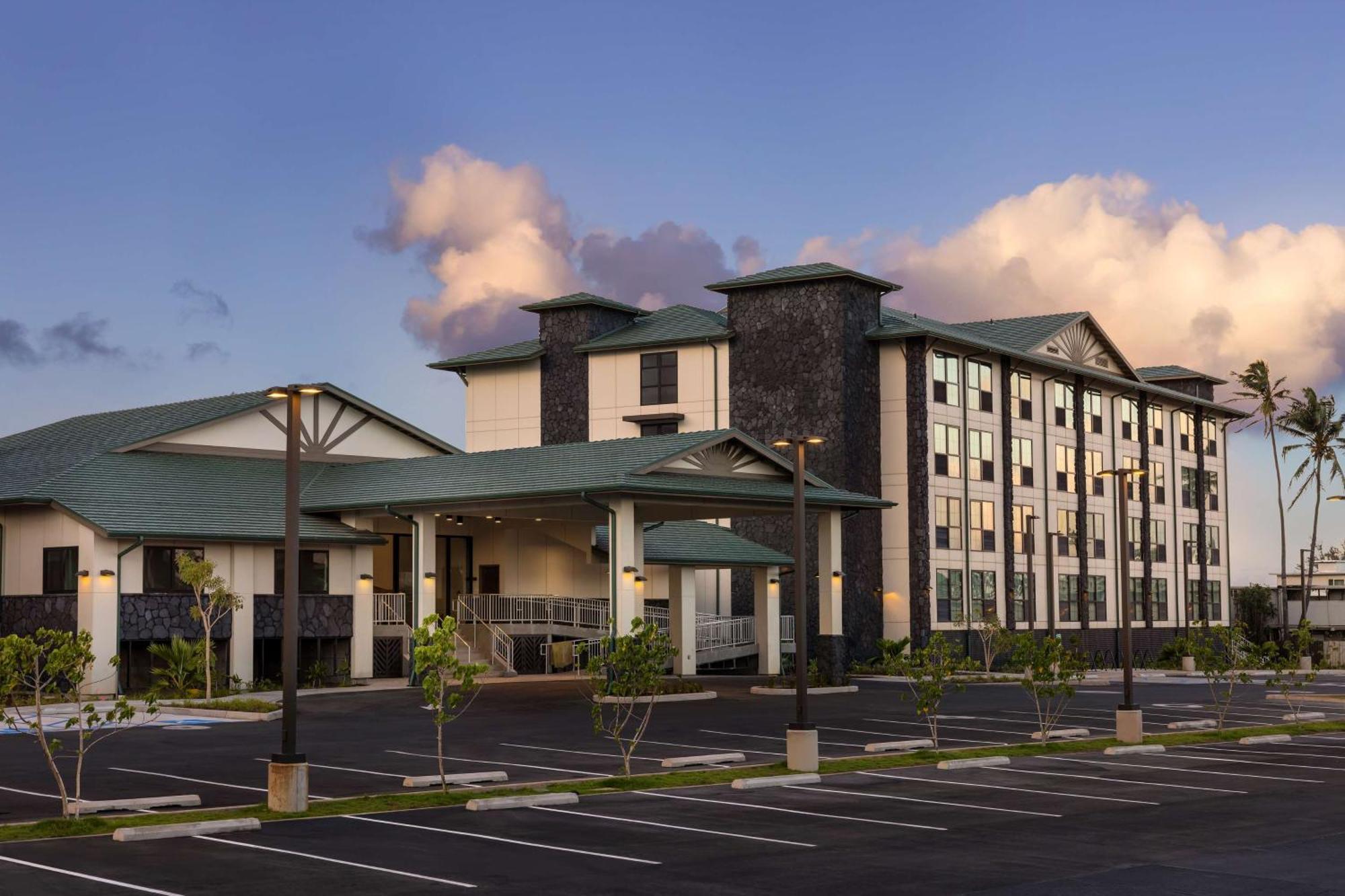 Hampton Inn & Suites Maui North Shore Кахулуи Экстерьер фото