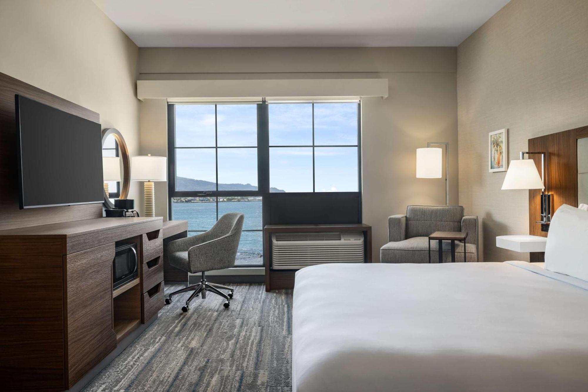 Hampton Inn & Suites Maui North Shore Кахулуи Экстерьер фото